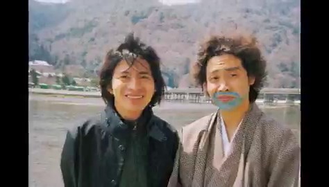 #水曜どうでしょう#原付西日本制覇京都→鹿児島 原付西日本制覇『鳥取砂丘での不適切行為』第2夜にて途中立ち寄った #山陰海岸国立公園 内の #鳥取砂丘 で、砂丘に隣接するレストハウス周辺に吹きだまった飛砂を採取し(採取するシーンは放送されていない)、荷台に載せて走行したが、本放送から7年経った2007年7月、 #日本海テレビ での放送を見た視聴者から、この砂採取は #自然公園法 に反する行為ではないかとの指摘が鳥取市に寄せられ問題化した。同年8月8日にはHTBが公式サイトで謝罪し、番組のネット局に対して当企画を含む数企画の販売中止を決定する。また、同日深夜にHTBで放送された『Classic』では番組冒頭と終盤に其々お詫びのテロップが添えられて放送された他、『水曜どうでしょう official website』上では藤村D・嬉野D連名の、鈴井・大泉の所属事務所「CREATIVE OFFICE CUE」の公式サイト内では鈴井・大泉連名の謝罪がリリースされ、さらに同月12日にはHBCラジオの『#大泉洋のサンサンサンデー』内でも大泉より直接の謝罪があった。#鳥取市 から報告を受けた #環境省