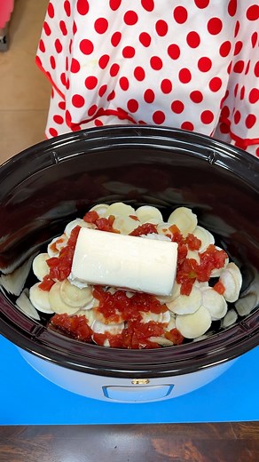 I love making this for my family! Kyra makes an easy pasta dinner in the crockpot. | Family Style Cooking