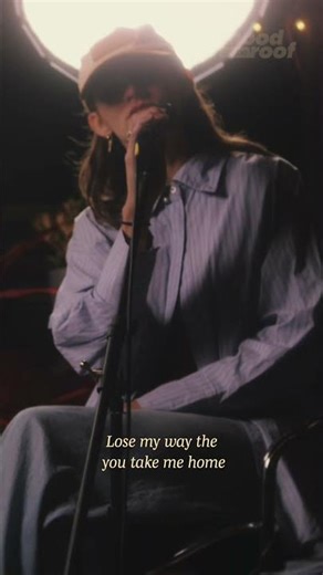 ​‪@AnnaHamiltonOfficial‬ Collarbones feels like a late night voice note turned song #folkmusic