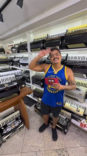 Tomate Acordeons on Instagram: "🎶 Sexta-feira de ótimos negócios! Vários acordeons vendidos e clientes satisfeitos. Agradecemos imensamente a confiança de todos que escolheram nossa loja. Seguimos trabalhando, com muita energia e responsabilidade! Entre em contato, visite nossa loja pessoalmente ou através do site, conhecendo todos os acordeons disponíveis, fotos de diferentes ângulo, internas, preços e todos os detalhes. Enviamos para todo Brasil! Contato e WhatsApp (27) 99931-8398, trabalhamo