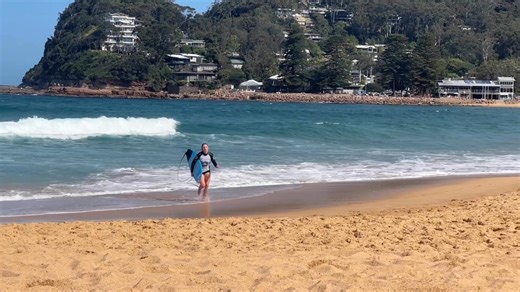 KINGS & QUEENS OF THE COAST – AVOCA BEACH 🌊 The Kings and Queens of the Coast surfing competition is on at Avoca Beach today — an iconic local event that’s been running for 19 years, showcasing some of the best homegrown talent on the Central Coast. Over the years, it’s seen plenty of world-class surfers take part — including recent World Champion Molly Picklum, who once competed right here in this event. The Women’s Final is underway now with the Opens to follow, and it’s a big crowd — with lo