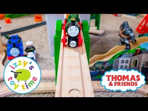 Thomas and Friends | Mom and Bubs Build a Thomas Train Track with Brio KidKraft | Toy Trains 4 Kids