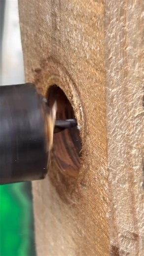The technique that stops a hole saw from bouncing Bigger holes, full control #HoleSaw #WoodworkingTip #SmartTechnique | Creative Tips