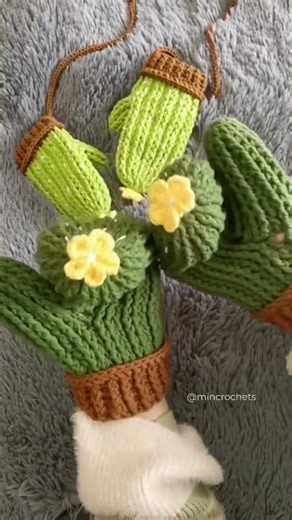 Let’s crochet cactus gloves together 🌵💚 Who wants the pattern??