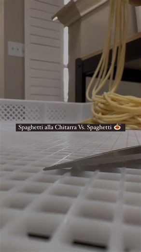 Ever wondered why your pasta dishes at home don’t have that perfect bite? 🤔 Let’s talk about the difference between two incredible pasta options: Spaghetti alla Chitarra vs. Bronze Die-Cut Spaghetti. 🍝 Chitarra pasta, with its unique square shape and texture, clings to sauces like a dream. On the other hand, bronze die-cut spaghetti has a round shape, both pastas can made from 100% durum wheat semolina that brings an unbeatable al dente finish. The secret? It’s all in the craft. When you cook 
