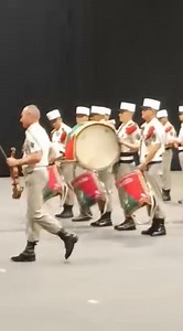Le Festival international de musiques militaires d’Albertville s’est terminé sur un accord majeur ! Nous vous partageons ici quelques extraits pour revivre les émotions de l’événement : ressentez l’ambiance qui régnait dans la Halle olympique ainsi que dans les rues de cette belle ville savoyarde. | Légionnaire