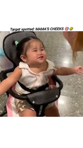 This little queen spotted her mama and went straight for the cheeks! 😂 The cutest attack ever! 💖