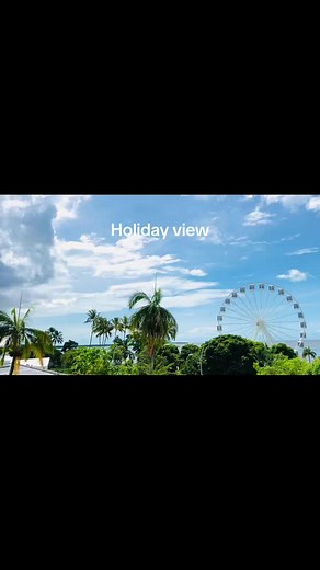 Enjoy a full view of the Cairns Esplanade from your balcony then relax in a cloud-like king bed. 🌴🌴🌴🌴🌴🌴🌴🌴🌴🌴🌴#holidayaccommodation #bnb #holiday #tropicalholiday #esplanadehotel #luxurybnb #accommodation #oceanview #seaview #cairns #fun #romanticholiday
