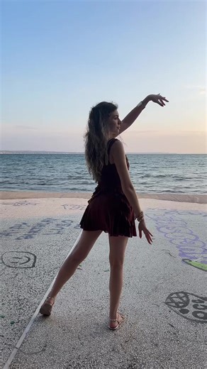 Batwanes Beek: Art of Raqs Sharqi