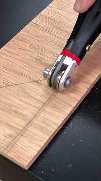 カーシステムの専用工具で溝掘り。