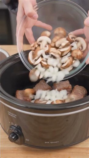 🥩🍄 Slow Cooker Beef Tips with Mushrooms
