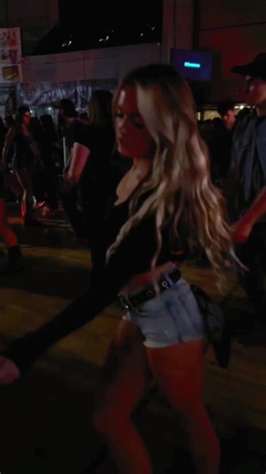 ya never see me 😌 🕺: Country Girl Stomp 🧠: Rob Holley and Eric Mosley 🎵: Kiss Kiss - Chris Brown and T-Pain 📍 Borderline Santa Clarita @Borderline #foryou #fypシ #linedance #linedancing #fyp