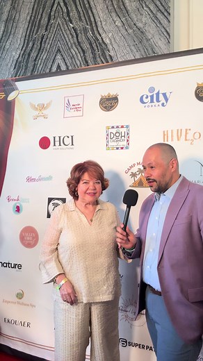 When you need to make everything about you. Interview with Patrika Darbo #patrikadarbo #fyp #photobomb #interview