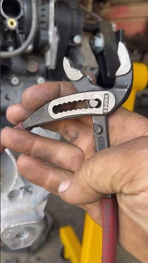 YES mechanics use pliers on a Daily Basis replacing crankshaft position sensor 2.0t Audi VW knipex