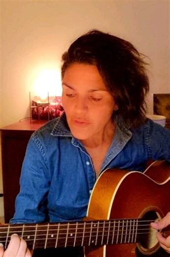 A N A L O G Í A S *Viernes 8 de diciembre 21 30 hs* *ÚLTIMA FUNCIÓN 2023*. Nos despedimos de este año increíble. En *Café ARTIGAS* *Artigas 1850* El equipo del amor *An Estrañy* *Mariela Furman y Santiago Centeno* Artista invitada *Paula Basalo* En el baile, la idea y dirección, *Guadalupe D'Aniello* y *Catalina Gutiérrez* Les esperamos !!! (espectáculo al sobre, con reserva previa al IG del espacio @cafeartigas) | Paula Basalo