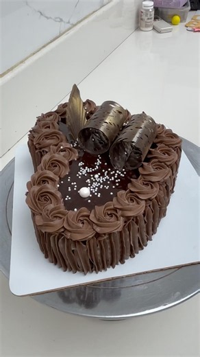 Beautiful chocolate heart cake decorating ideas #heartcake #birthdaycake #viral #trending #cake