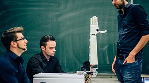 Arduino powered and 3D printed, this robot translates to sign language