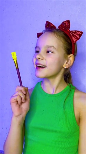 Drawing with Feet?! 🦒🎨 Giraffe Art for Kids #shorts #fun