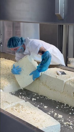 🧀✨ The Secret Behind Cheddar Cheese! 🤩#CheddarCheese #Cheese #CraveNest #Foodie #FYP