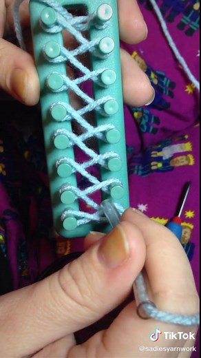 Rectangle Knitting Loom Tutorial: Right-Handed Guide