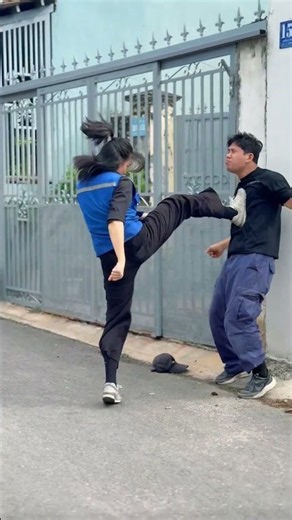 Self defense 139 | ACTION HOUSE #actionhouse #martialarts #short #selfdefense