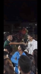 Trong đêm nhạc Anh Em Kết Đoàn, ca sĩ Tuấn Hưng và Duy Mạnh đã quyết định bán đấu giá chiếc Cúp và Kỷ niệm chương Làn Sóng Xanh các anh được trao hồi năm 2007. Kết quả cuối cùng, một fan hâm mộ đã đấu giá thành công với mức 300 triệu đồng, chuyển vào tài khoản MTTQVN ủng hộ cho đồng bào bão lũ. #lansongxanh #tuanhungduymanh #anhemketdoan | Làn Sóng Xanh