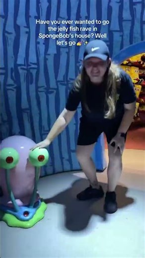 When you go to Universal Studios to hit the Jellyfish Rave Emote #universalstudios #spongebob