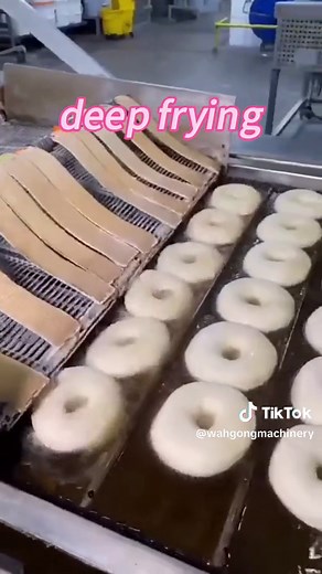Our fully automatic production line for donuts ,easy to operate,output:1000 donuts min.per hour ,only 2 or 3 workers needed in the workshop #donuts#deepfry#snack#pastrymaker #automatic #foodmachine #foodequipment #fryingmachine #friedproduct #fyp