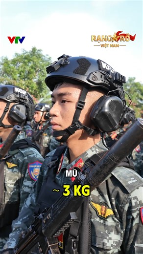 Từ áo chống đạn, mũ sắt, găng tay, đến các loại vũ khí chuyên dụng, bộ trang phục của các chiến sĩ Cảnh sát đặc nhiệm đòi hỏi các đồng chí phải có thể lực phi thường. Từng bước đi dứt khoát trong đội hình diễu binh chính là minh chứng cho sự khổ luyện, vượt qua mọi khó khăn để hoàn thành nhiệm vụ. #A80 #RangroVietNam #VTV | VTV24