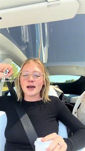 其实说实话，特斯拉但凡把自己的商业道德标准降低一点点，或者Elon把自己的道德标准降低，或者是稍微不要那么“理科直男”思维一点点，学一下某些先进车企的做法，学一下“高端” 自媒体矩阵的商业打发，花个几百万美金， 找一些美版抖音或者美版快手，或者美版西瓜视频的头部主播“商业合作”一下， 找几个美版华盛顿白宫环线十三郎（尼古拉斯· Chen）车评人测评一下，我相信，Tesla的口碑会更多人知道，特斯拉的销量会直线上升。 简单一句话，Tesla但凡可以不要脸一点，业绩能上涨的方法不要太多。从投资者角度，这样的做法也许会利好股价。（短期）。但是从我的角度，哎，我就偏偏喜欢Elon这种耿直boy。 我可太喜欢特斯拉这种风格了。所有男人都应该，well，女人也应该，学习特斯拉的风格， 不去刻意讨好，只做真正的自己，做对的事。倘若有一天Tesla学会了这些乌七八糟的东西，那我也会立刻清仓所有tsla。