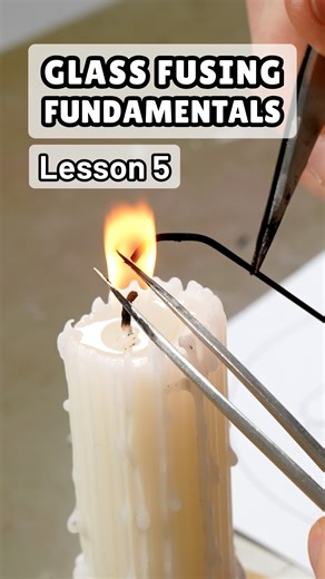 Glasswork Pixie | Stained Glass Décor & Accessories on Instagram: "Another 🔥hot🔥 excerpt from Lesson 5 of FUSING FUNDAMENTALS (an instructional course I created with @oceansidecompatible) bc this lesson has too many good tips & tricks to share just one! This little clip shows how to flame-bend stringers; the full lesson shows even more ways to manipulate them along with several other types of accessory glasses. The full video is freely available on my site/YouTube (and @oceansidecompatible‘s) 
