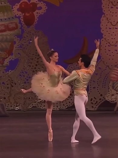 Megan Fairchild and Joaquin de Luz in George Balanchine's The Nutcracker New York City Ballet | Núcleo de Dança Carolina Cox