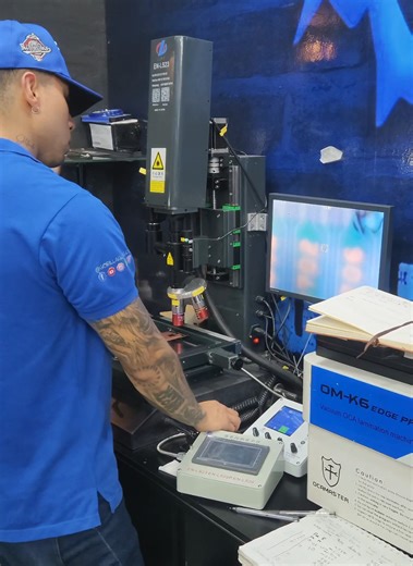 iphone 15 pro Max con el vidrio roto #gorillaglasspasto #15promax #cambiodevidrioglass📲 #jhonathanleon #maquinalaser