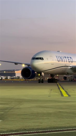 B777-200 ✈️ 😮‍💨 #brusselsairport #aviation #b777 #aura #unitedstates @Brussels Airport @United Airlines