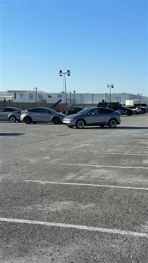 21K views · 673 reactions | Tesla will drive to you in a parking lot. Actual smart summon is a life hack. #fyp #viral #tesla #fsd #ass | Tesla Owners of Silicon Valley | Facebook