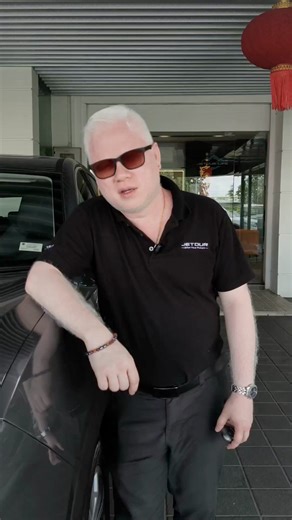 🔑 Jetour Dashing Key Fob Guide Ever wondered what every button on your Jetour Dashing Key Fob does? Jetour Auto Kuching - Michael Kuan is here to walk you through it. Simple, clear, and easy to remember. From unlocking convenience to smart features designed for everyday driving, it’s all about making your experience smoother from the very first press. Got more questions about the Jetour Dashing? Our Sales Advisors are always happy to help. Just drop by or reach out 📩✨ Jetour Auto Kuching - Mic