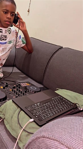 Tune into @5fm right now 🙌🏽. Cooked up a hot mix while on holiday for the class of 2026 💃🏽🕺🏽📚 Enjoy #5FM #5BreakFast #ClassOf2026 #NickHamman | DJ Arch Jnr