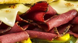 348K views · 29 reactions |  Un nuovo Sub ti aspetta nei nostri ristoranti 襤 Se ti piace il #pastrami e lo vuoi in un buonissimo sandwich con verdure e formaggio...questo è il tuo Sub! | Subway Italia | Facebook