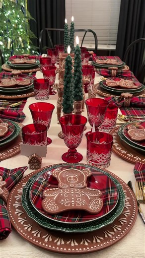 Celebrate Christmas with a Festive Tablescape