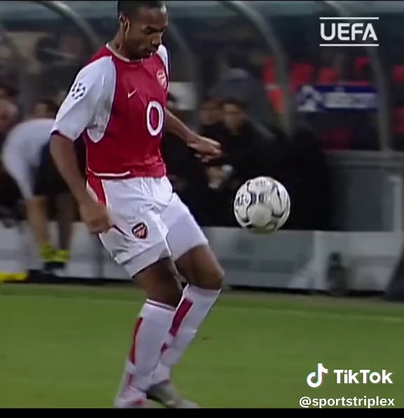 Suarez did it best in my opinion #football #footballedit #uefachampionsleague #soccer