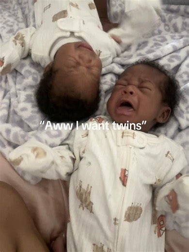 Twins Crying in Sync: A Hilarious Moment