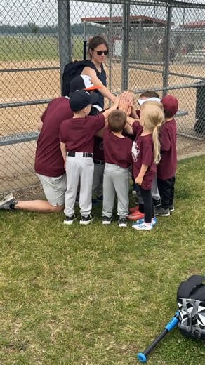 It was the Elephants’ last T-ball game this weekend. I had a blast coaching these little players 💪🏻 They gave great effort this season and gave us a lot of focus🙌🏻😃 | Justin Fletcher