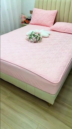 🛏️✨ Making the Bed Cozy with a Beautiful Floral Blanket! ✨🛏️