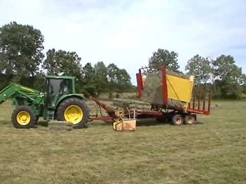 loading small square bale hay with 1033 balewagon newholland