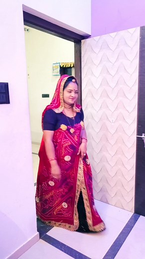 Husband wife comedy🤣🤣 . . . . . . #reelitfeelit #reelsinstagram #reelsvideo #reelkarofeelkaro #reelsfbpage #reelsforyou #reelsfyp #shorts #shortsfeed #review #video #viralreels23 #funnyclips #funnypost #funnymoments #fun #trend #trendingreels | Singer Vijeta Choudhary