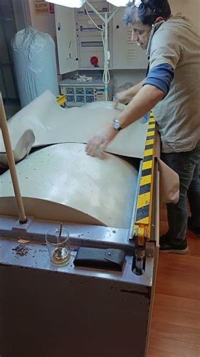 Pre-Cutting Leather Stretch & Defect Mapping – Drum Tension Process
