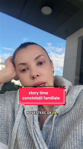 Acum 3 ani am descoperit constelațiile familiale sistemice… terapia care, sincer, mi-a schimbat complet viața. Mi-a echilibrat relația de cuplu, relația cu banii, emoțiile… m-a făcut un om mai calm, mai conștient, care nu mai reacționează permanent din răni sau din frici. Ani la rând am încercat multe forme de terapie: psihoterapie, theta healing, hipnoză regresivă, respirații terapeutice… și sunt recunoscătoare pentru toate. Dar constelațiile familiale au fost singura terapie unde am simțit cu 