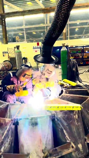 Welding fume extractor