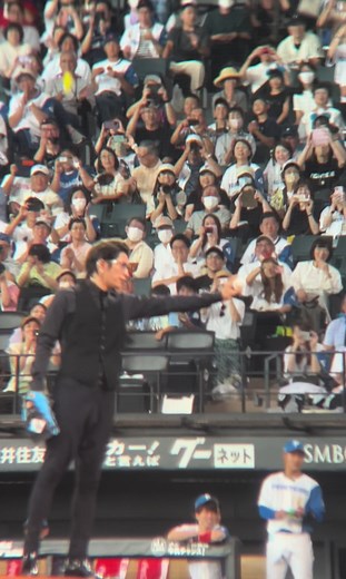 GACKTの始球式をダグアウト席から撮影