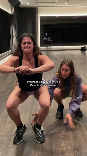 My wellness bodybuilder friend try’s my new leg warm up routine 🕺🏼🥰 @Lior | Wellness Bodybuilder #sculpt #warmup #wellnessbodybuilder #bodybuilder #squat